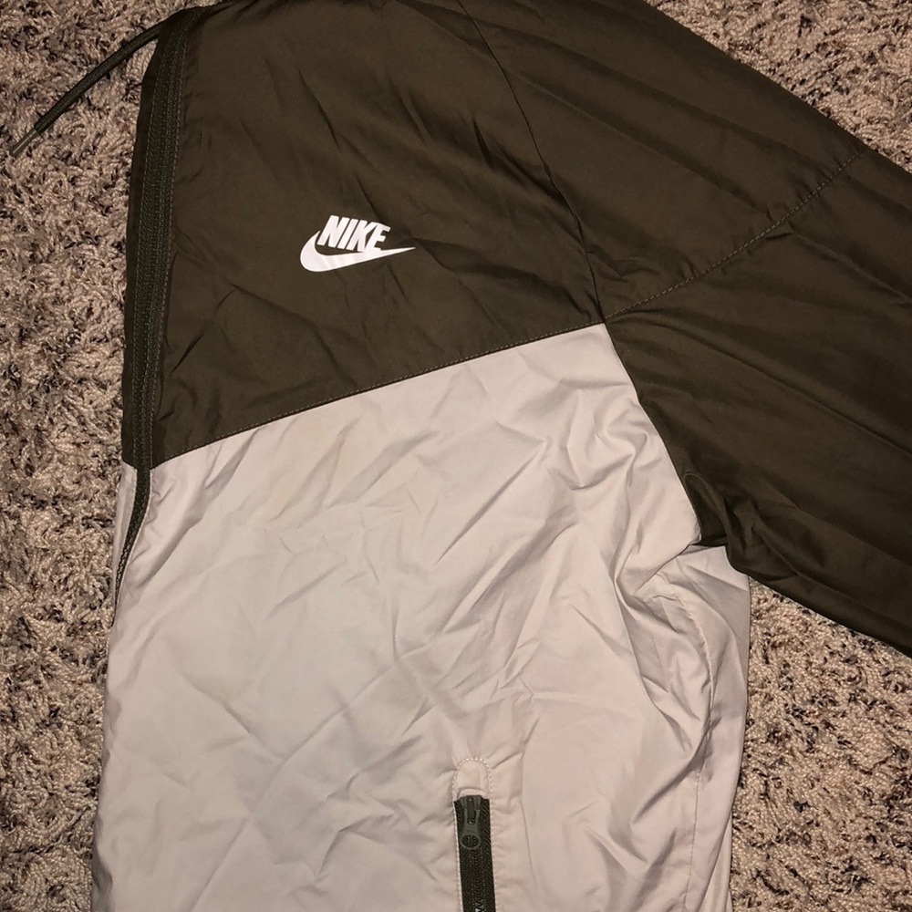NEW! Nike windbreaker